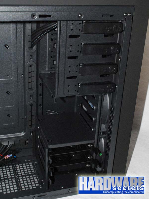 Обзор BitFenix Raider